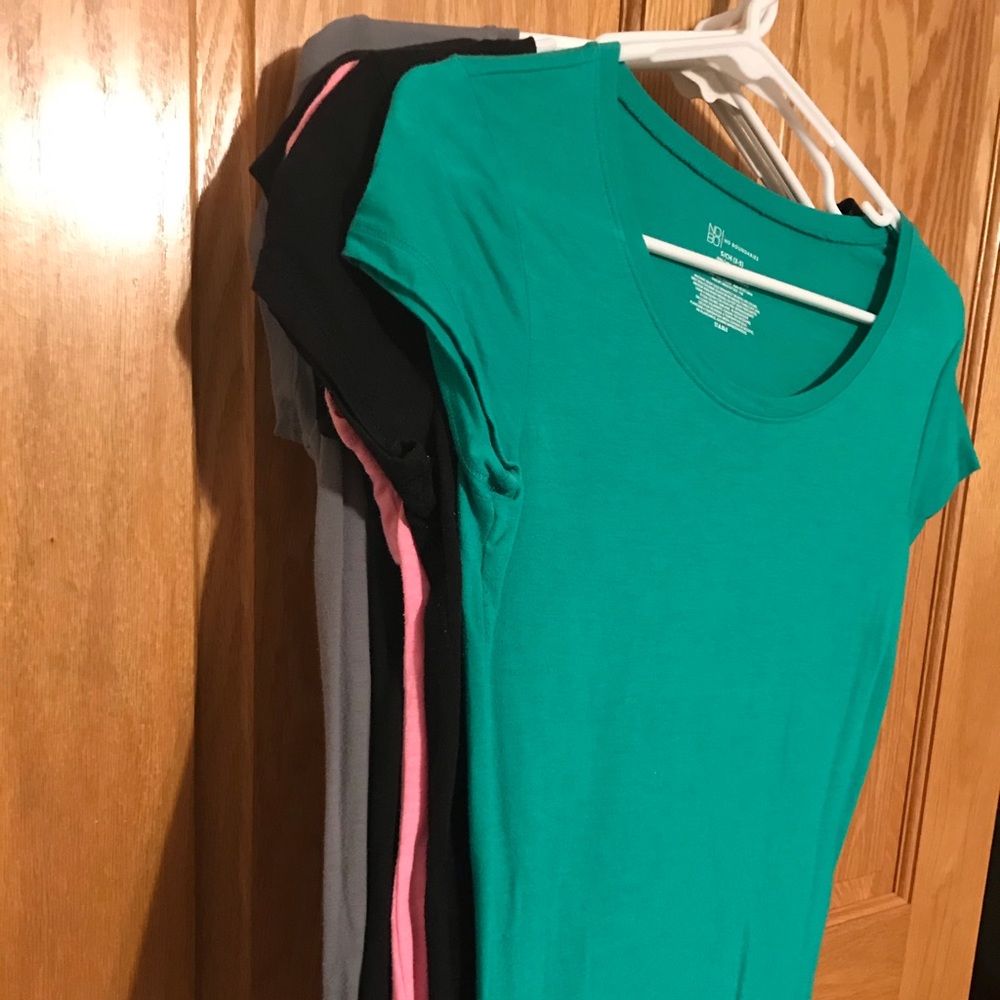 No Boundaries T-Shirts - Set of 6 - Size Small